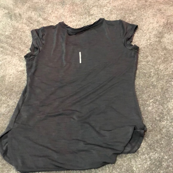 A grey Reebok shirt - Picture 2 of 2